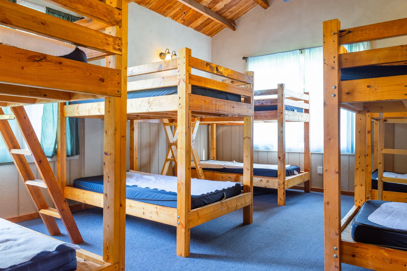  2025/04/Blue-Door-Dorm-4.jpg 