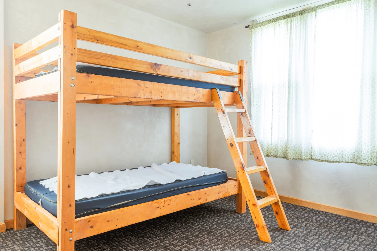  2025/04/Blue-Door-Dorm-6.jpg 