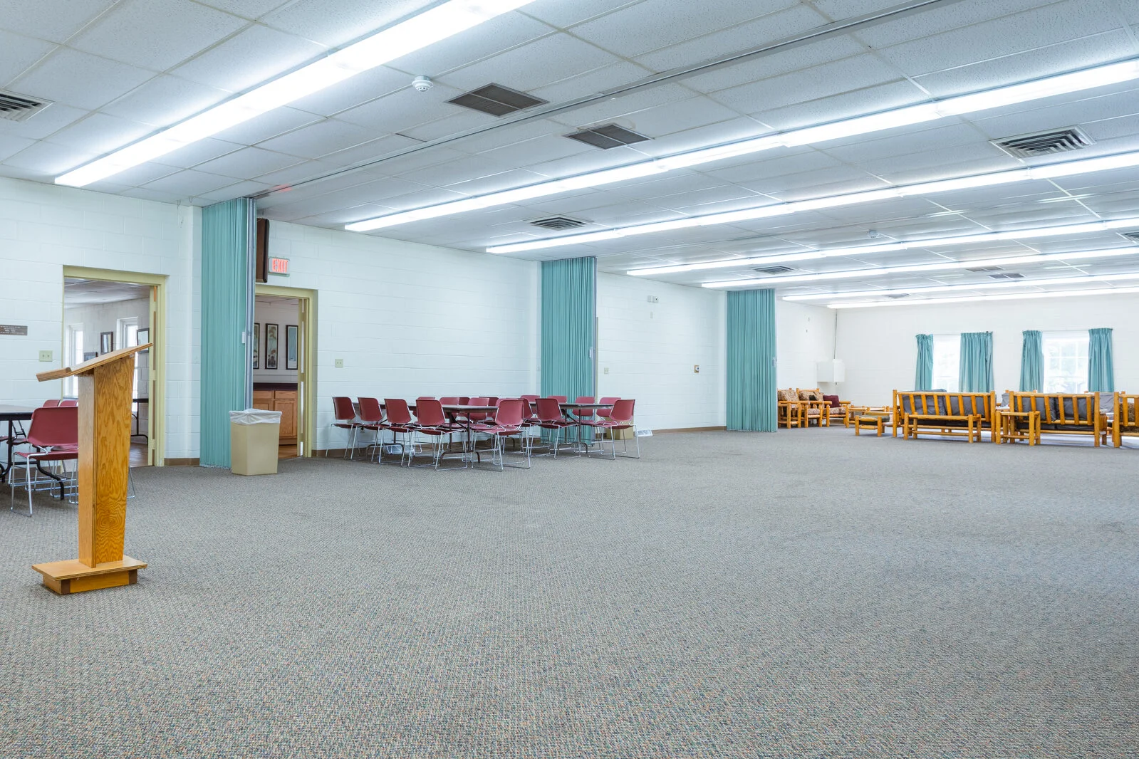  2025/04/Lone-Tree-Lodge-Meeting-Room-1.jpg 