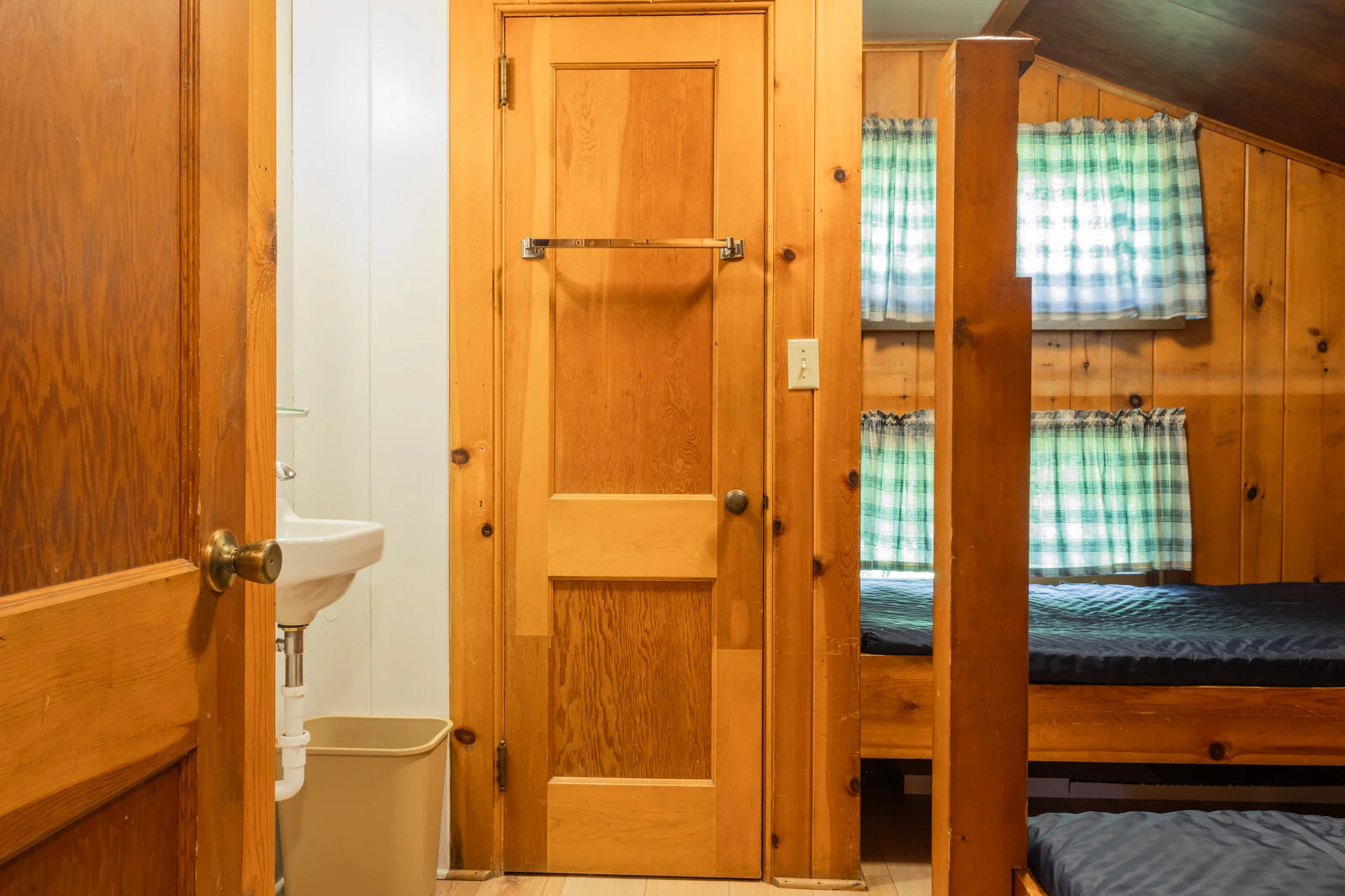  2025/04/St-Louis-1-Cabin-6.jpg 