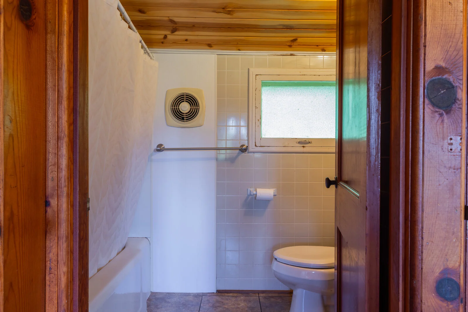  2025/04/St-Louis-2-Cabin-3.jpg 