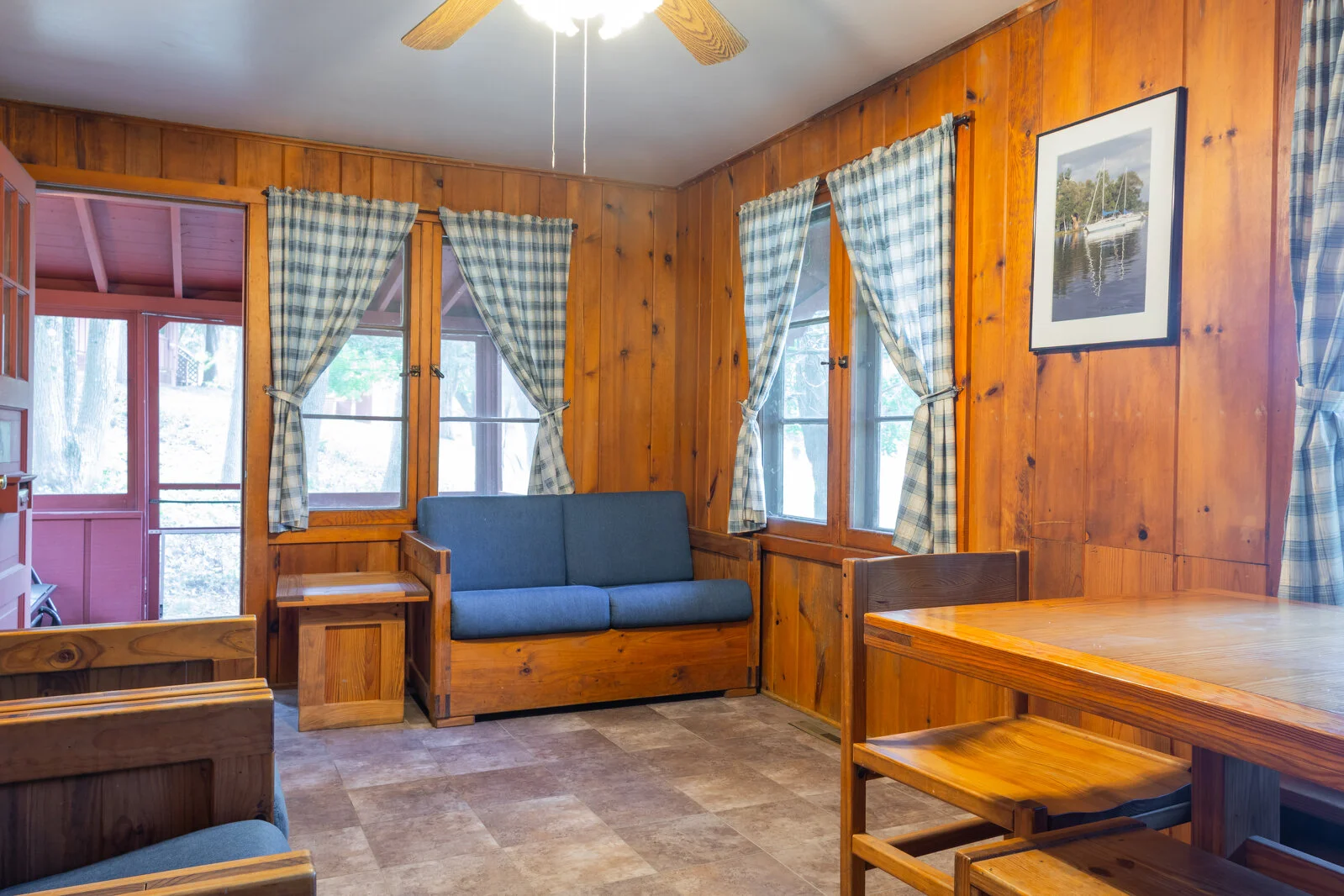  2025/04/St-Louis-4-Cabin-6.jpg 