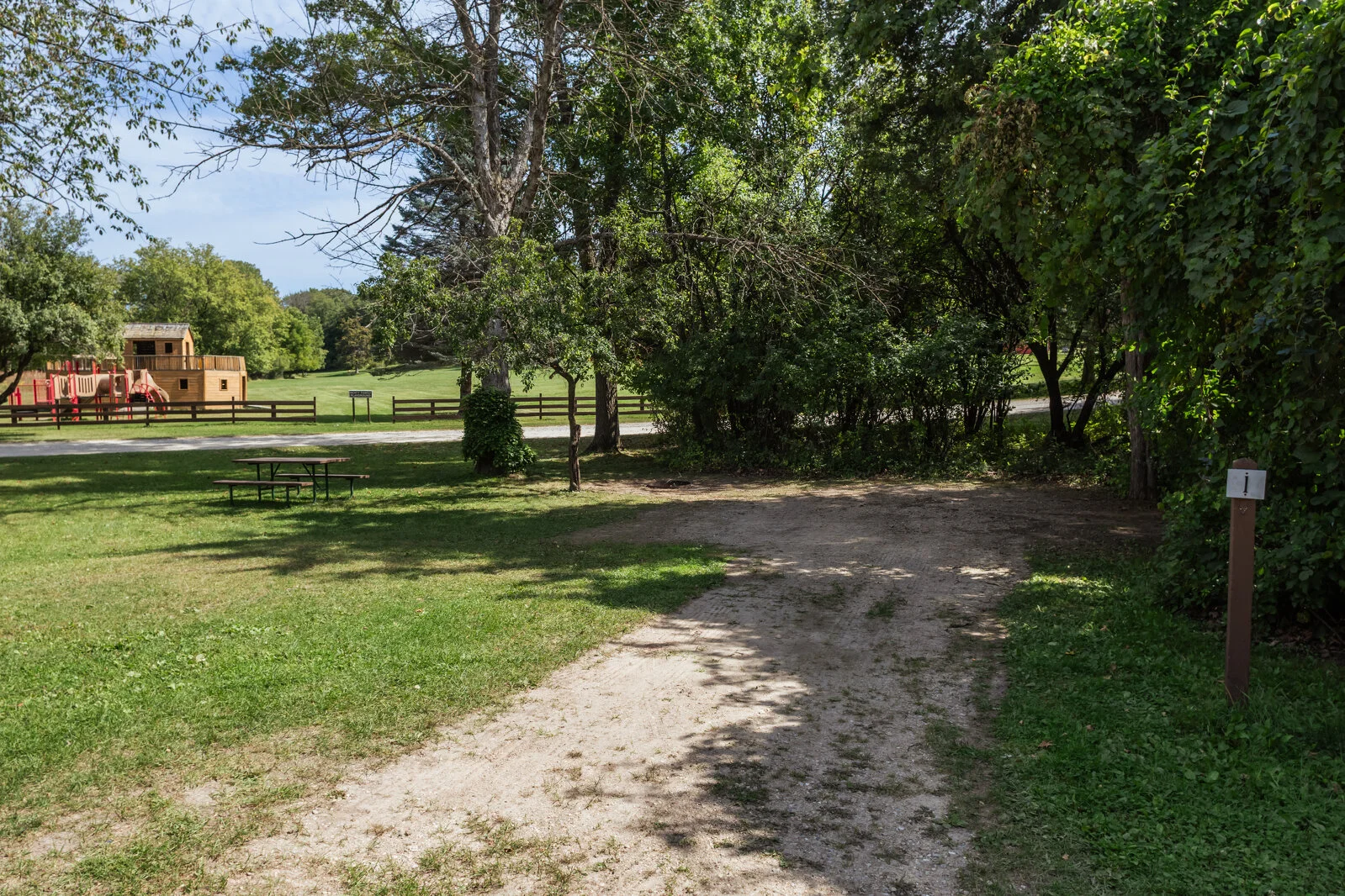  2025/04/Tower-View-Circle-Camping-Site-01.jpg 