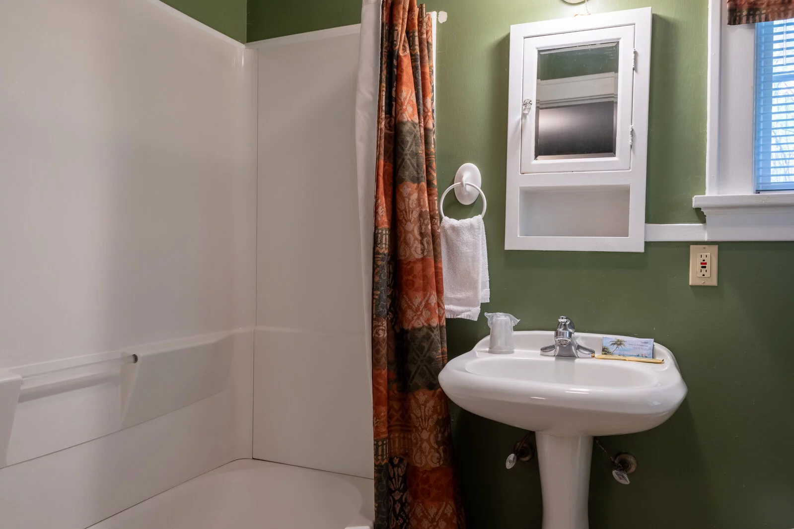  2025/04/robbins-house-2024-06.jpg 